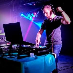 Meet your Posher, Troy